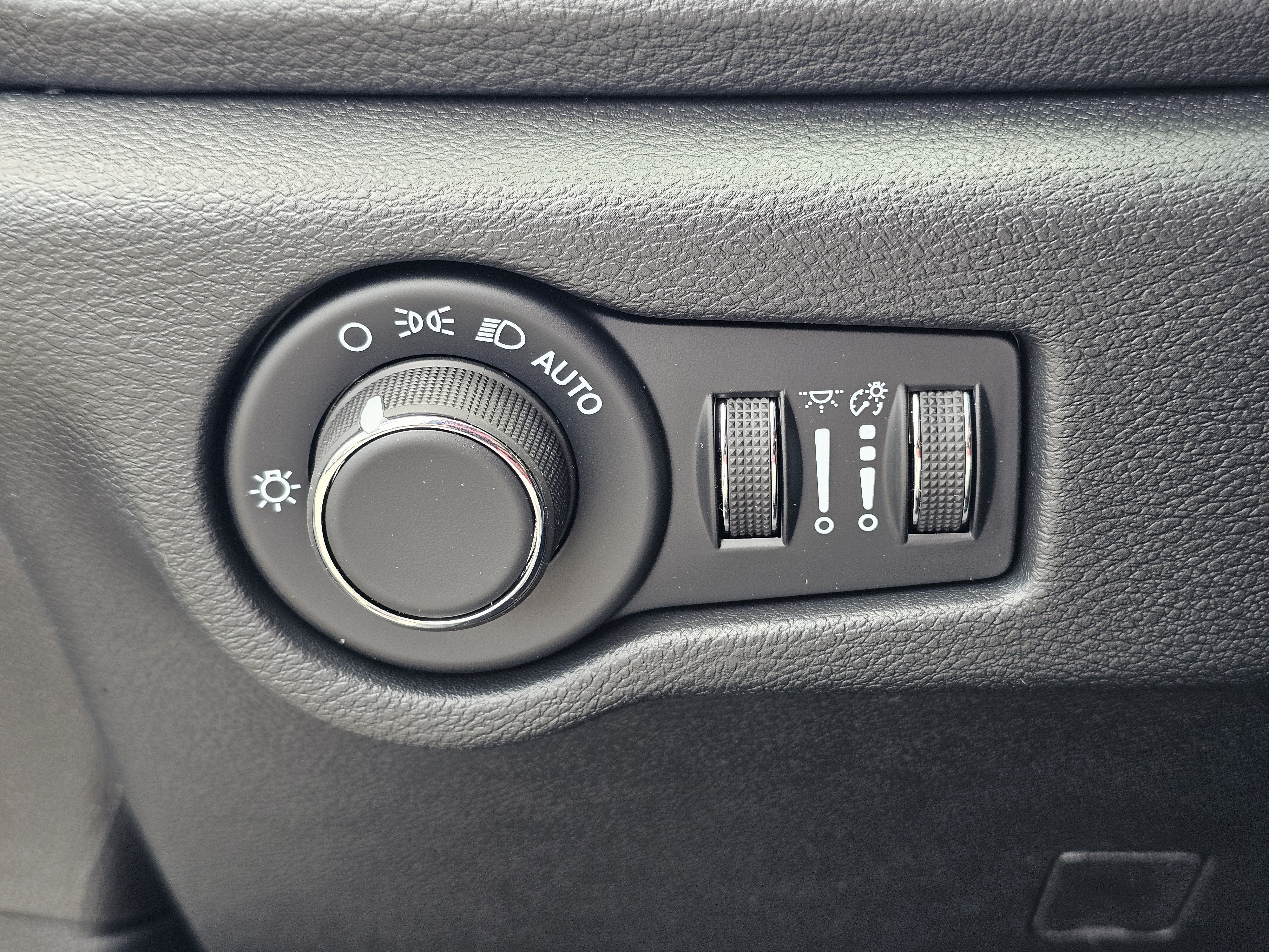 New 2027 Chrysler Pacifica Select FWD image 18