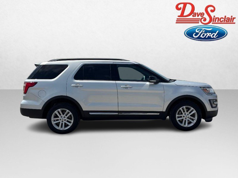 Used 2016 Ford Explorer XLT w/ Equipment Group 202A FWD image 5
