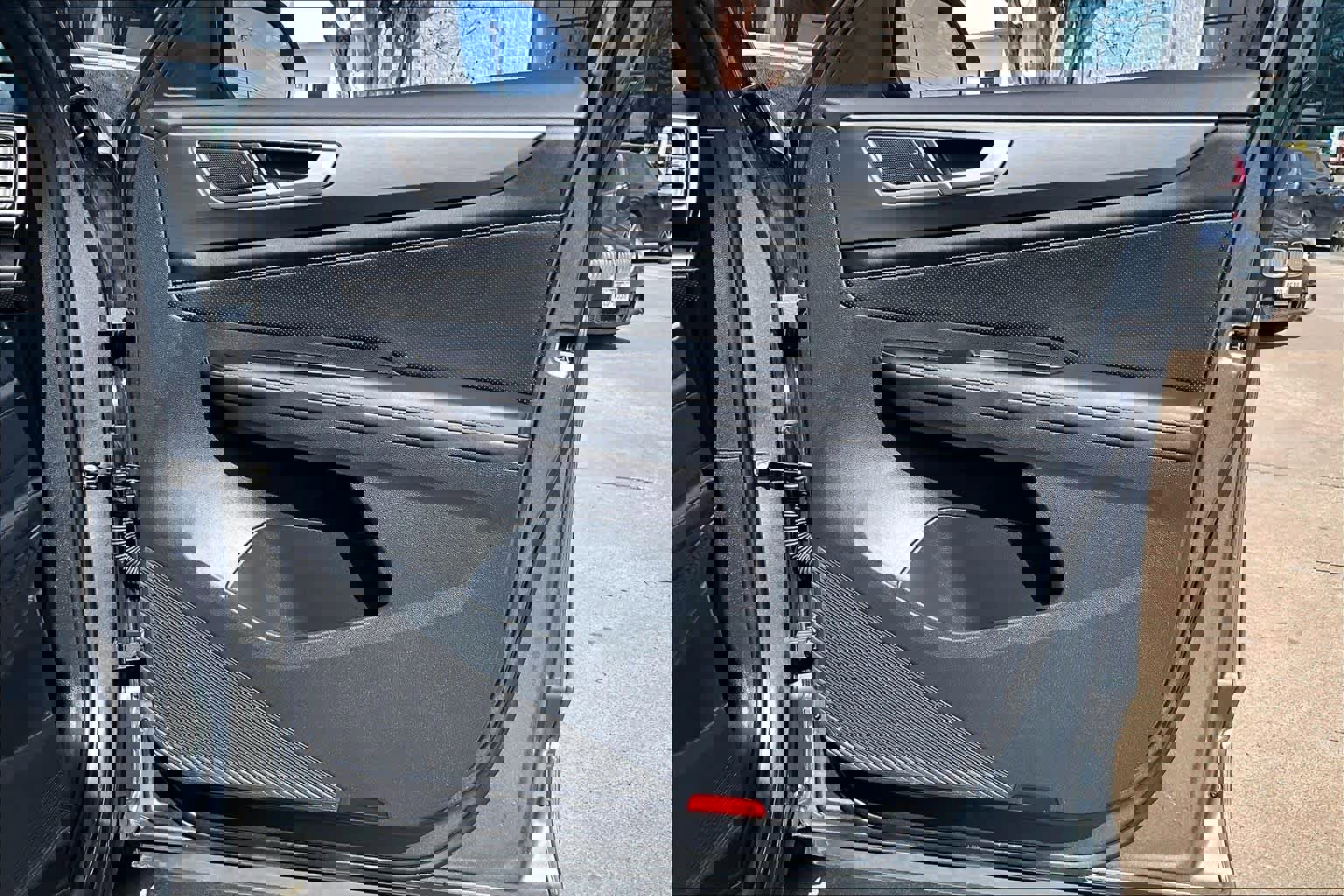 Used 2025 Volkswagen Atlas Cross Sport SE image 21