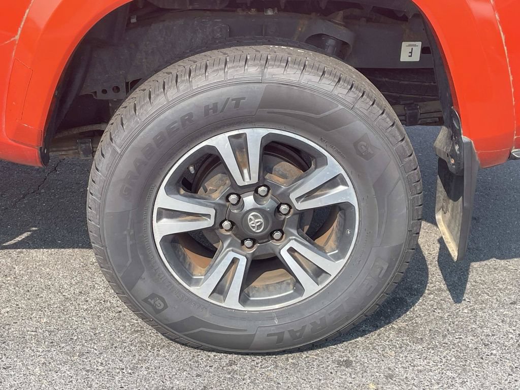 Used 2016 Toyota Tacoma TRD Sport AWD/4WD image 12