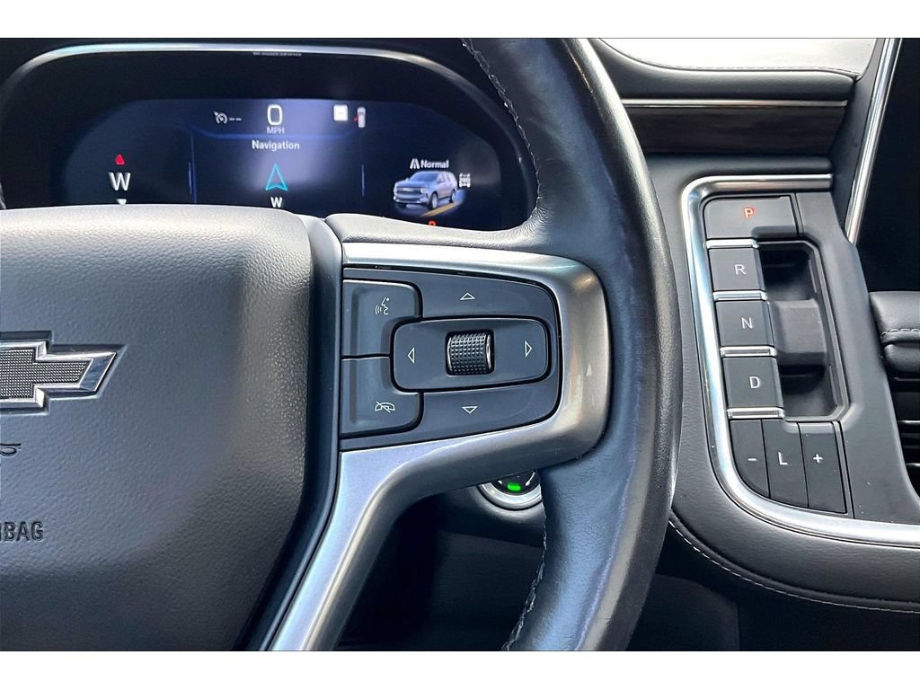 Used 2022 Chevrolet Tahoe Z71 w/ Luxury Package AWD/4WD image 12