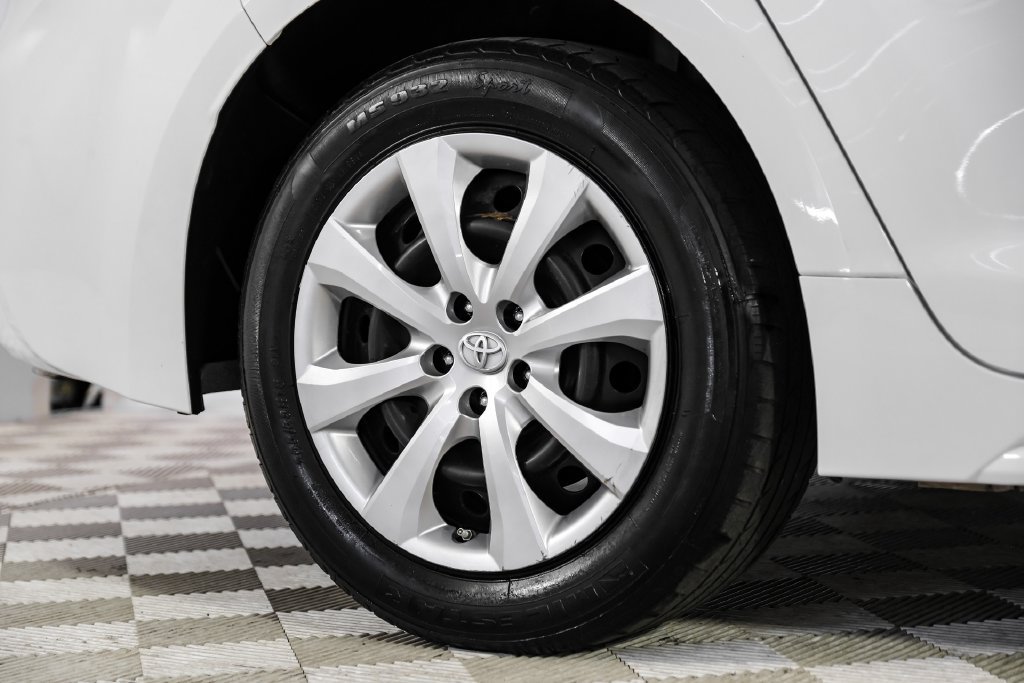 Used 2020 Toyota Corolla LE FWD image 53