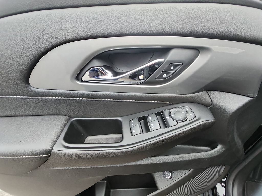 Used 2023 Chevrolet Traverse LT w/ Midnight/Sport Edition image 27