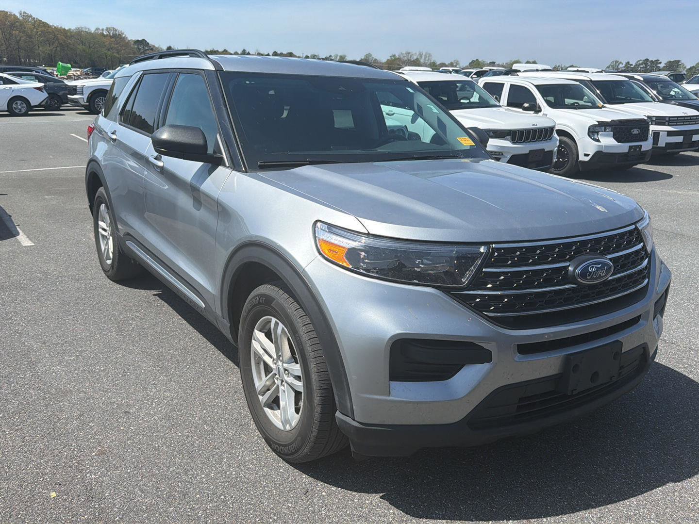 Used 2023 Ford Explorer XLT image 5