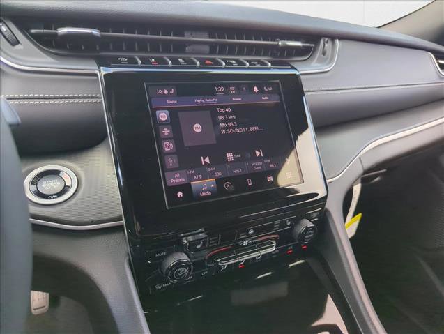 New 2025 Jeep Grand Cherokee Altitude image 13