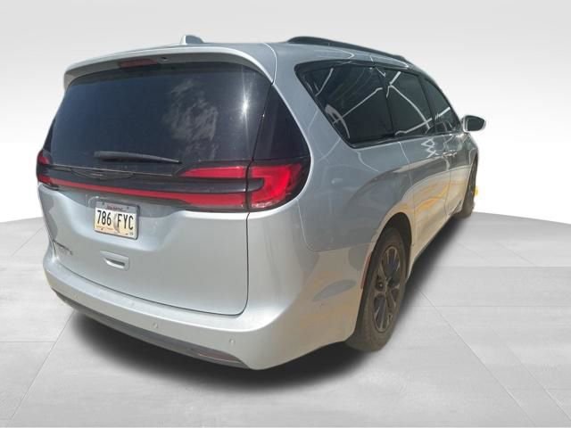 Used 2022 Chrysler Pacifica Touring-L FWD image 5