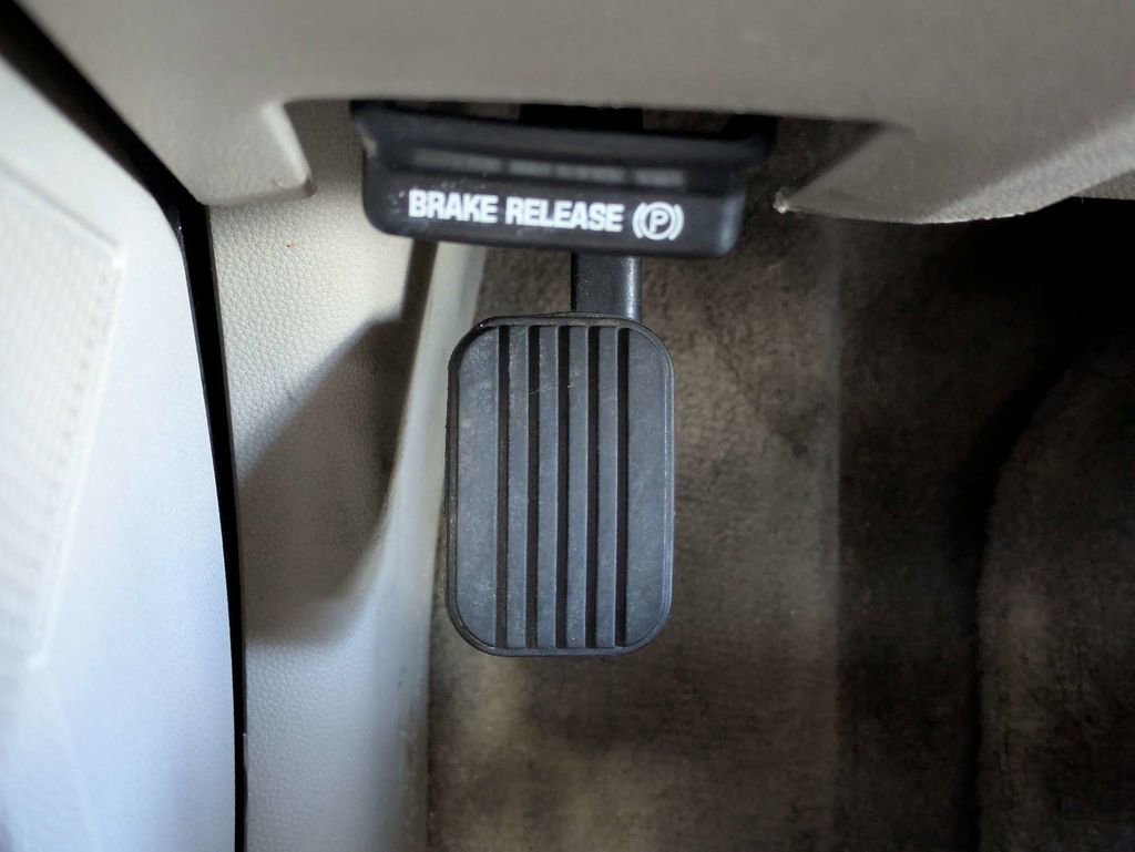 Used 2010 Ford Escape XLS image 34