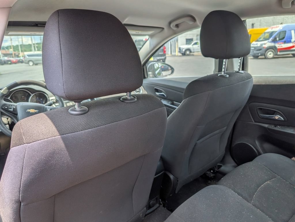 Used 2016 Chevrolet Cruze LT w/ Technology Package FWD image 11