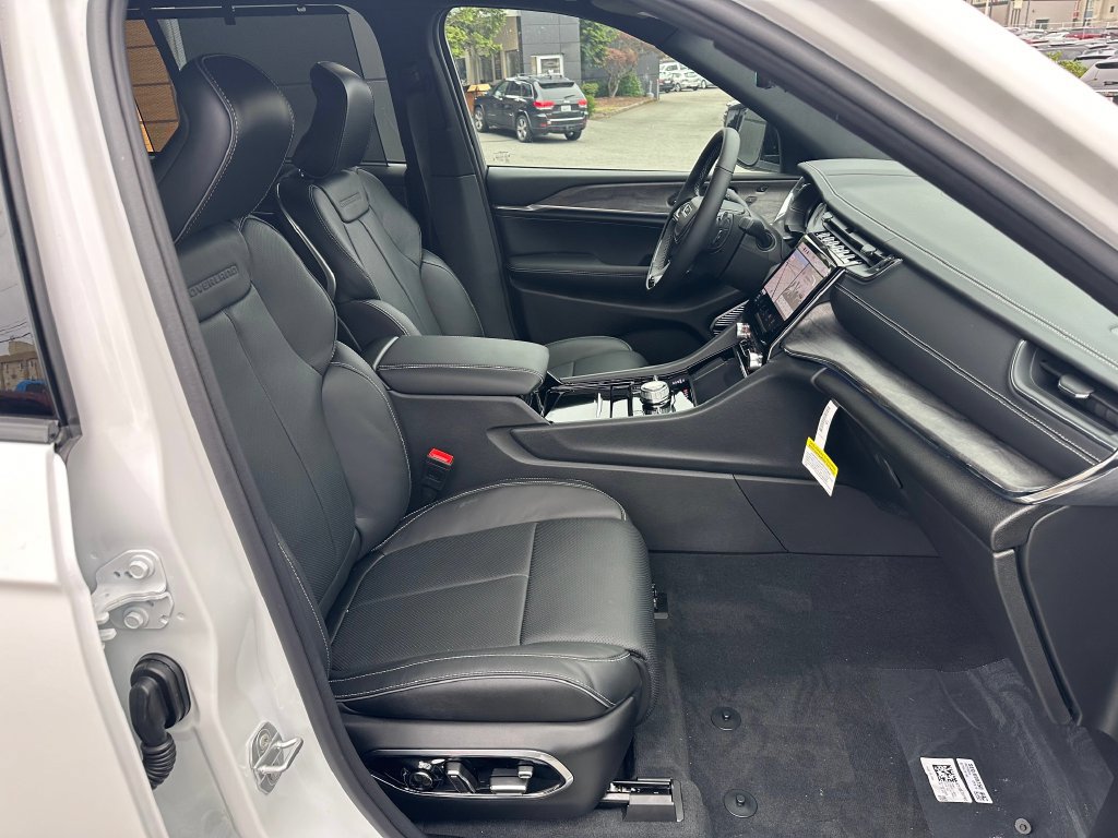 New 2024 Jeep Grand Cherokee Overland w/ Advanced Protech Group III AWD/4WD image 11