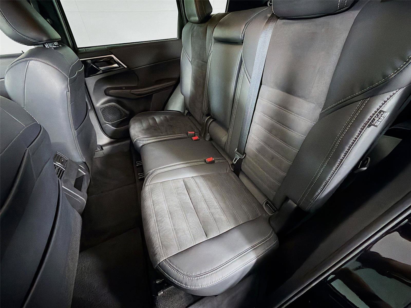 Used 2023 Mitsubishi Outlander SE image 22