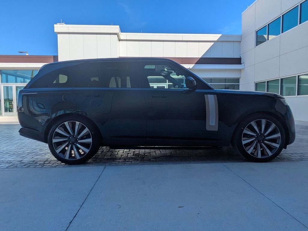 New 2026 Land Rover Range Rover SV image 3