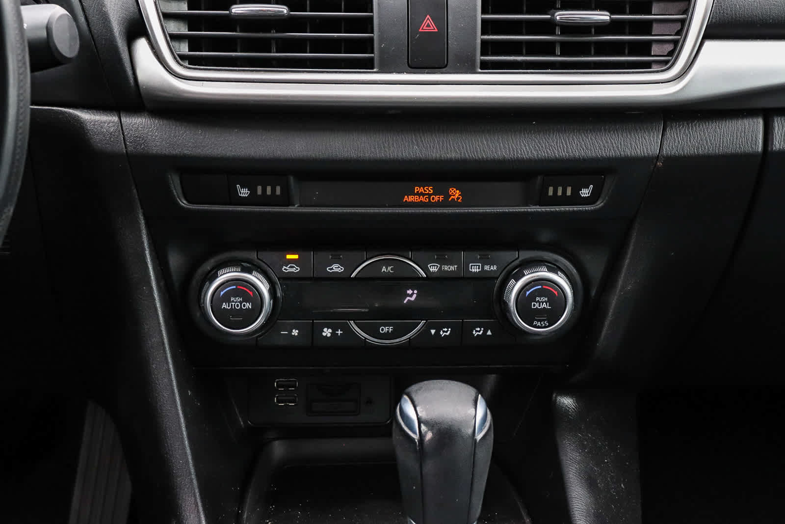 Used 2018 MAZDA MAZDA3 Touring FWD image 21