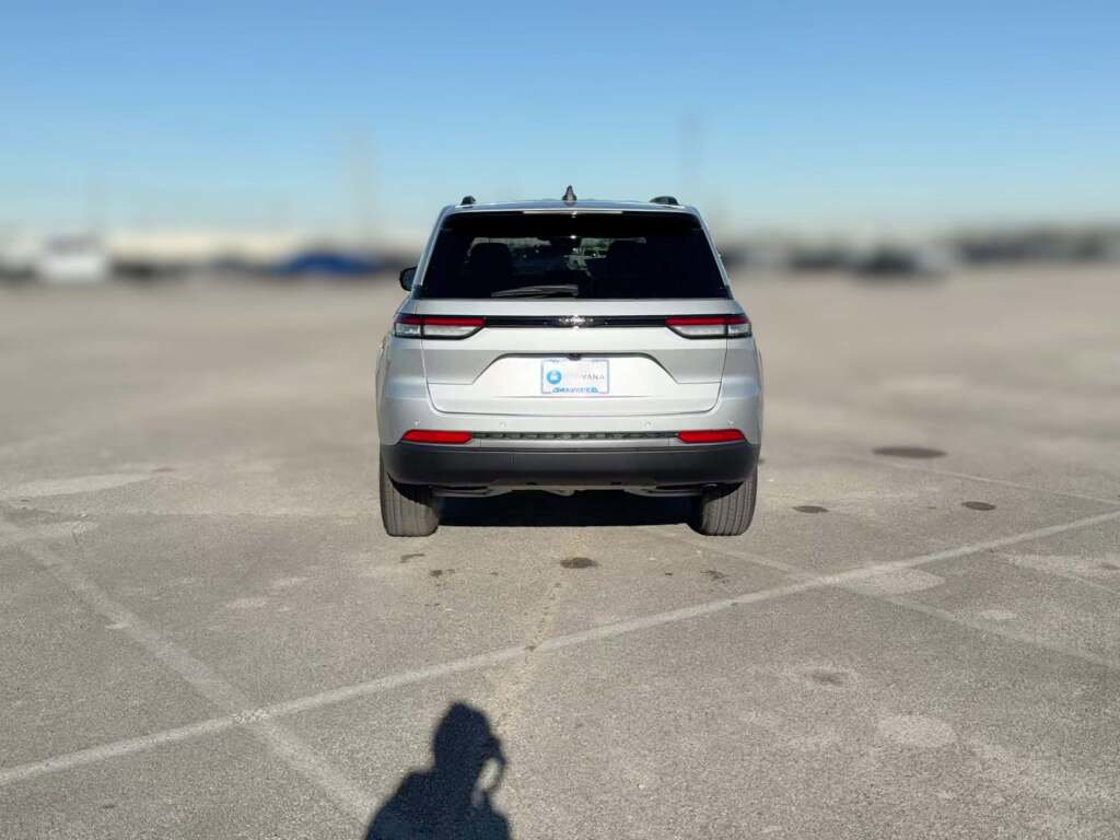 New 2026 Jeep Grand Cherokee Altitude image 10