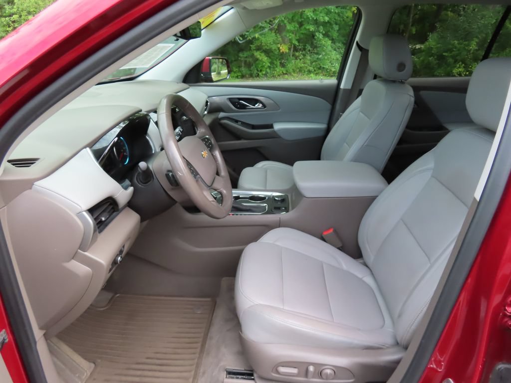 Used 2019 Chevrolet Traverse LT w/ LT Premium Package AWD/4WD image 25