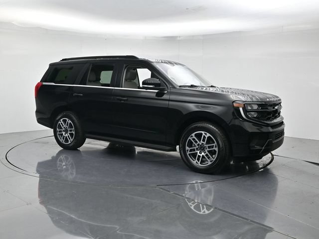 Used 2025 Ford Expedition Active AWD/4WD image 3