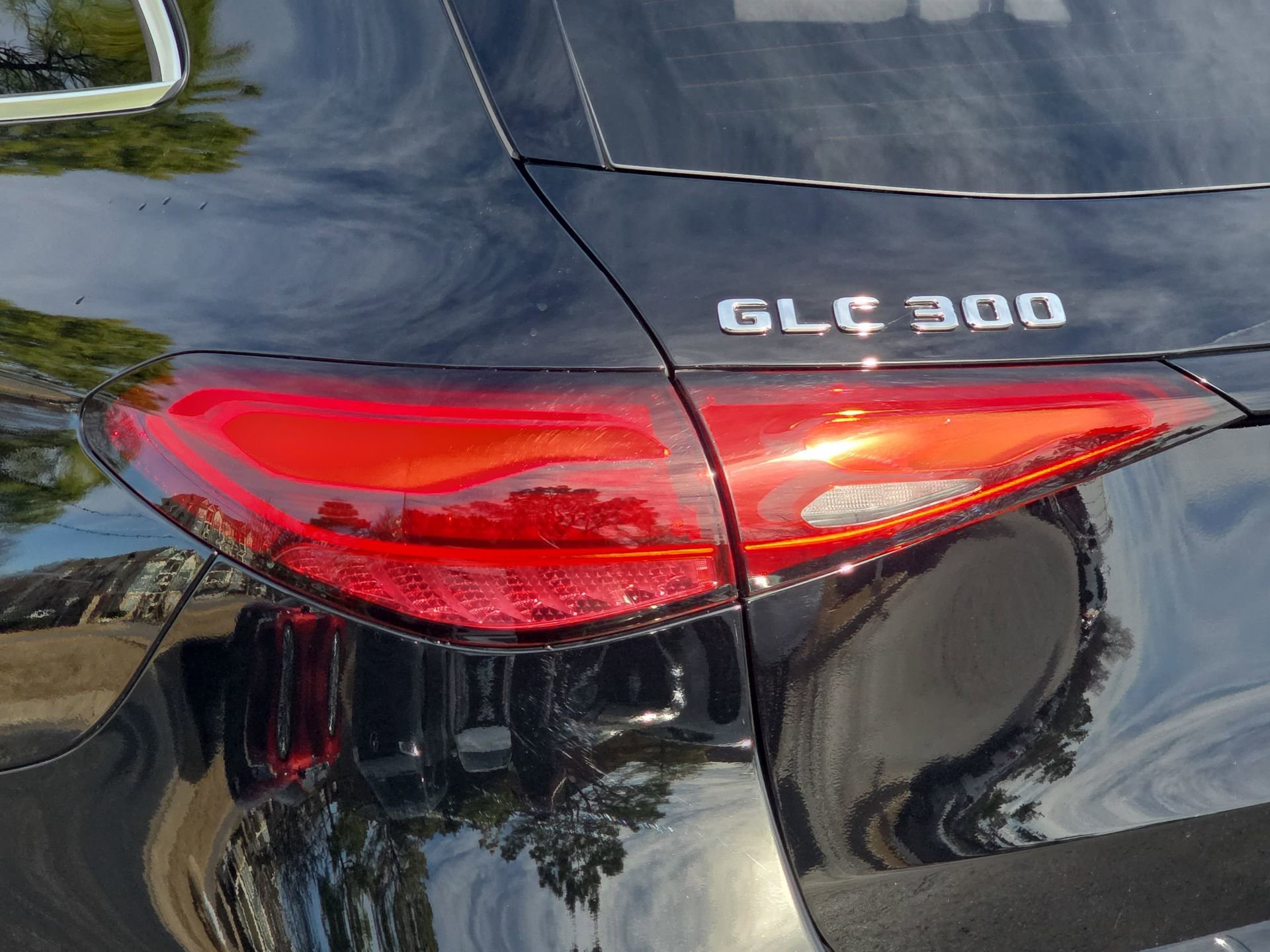 Certified 2025 Mercedes-Benz GLC 300 4MATIC image 33