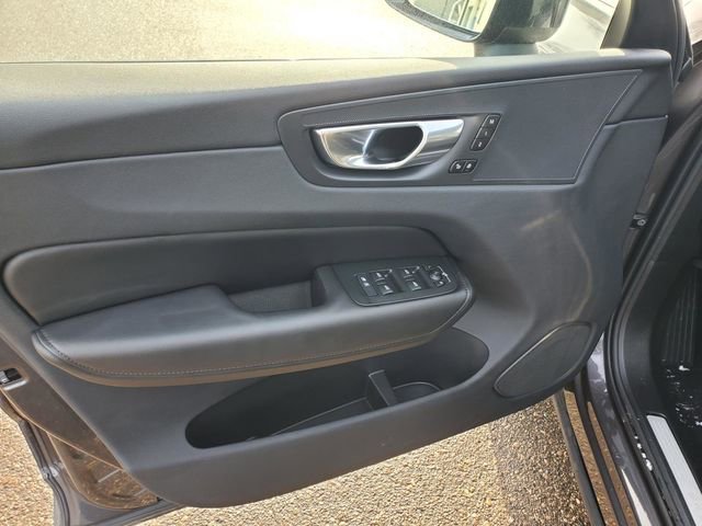 Certified 2025 Volvo XC60 B5 Plus image 10