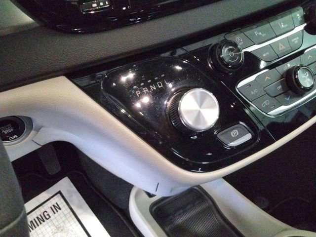 Used 2024 Chrysler Pacifica Touring-L image 34
