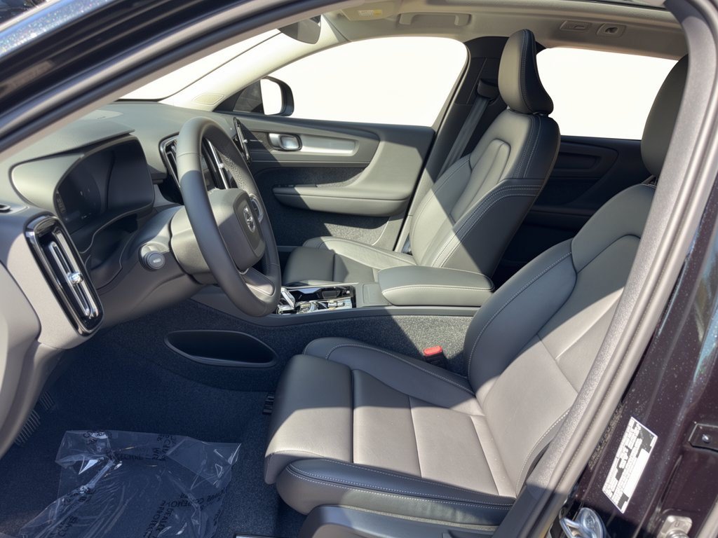 Used 2025 Volvo XC40 B5 Ultra AWD/4WD image 5