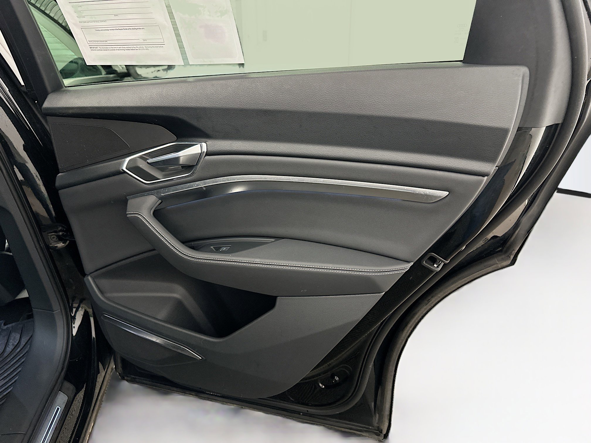 Used 2023 Audi e-tron Premium Plus w/ Premium Plus Package image 33