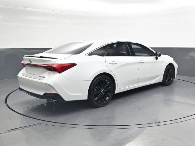 Used 2019 Toyota Avalon Touring FWD image 4