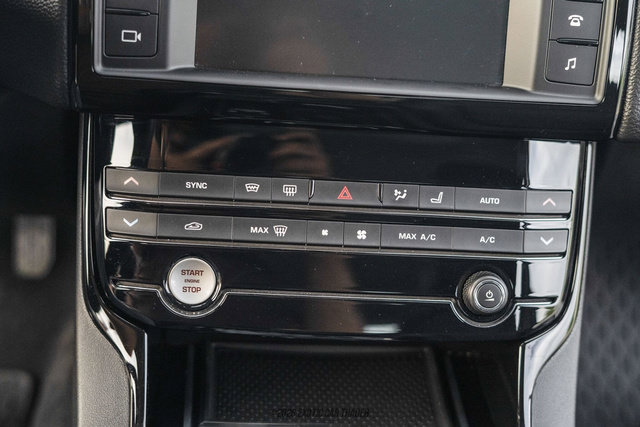 Used 2018 Jaguar XE Premium AWD/4WD image 59