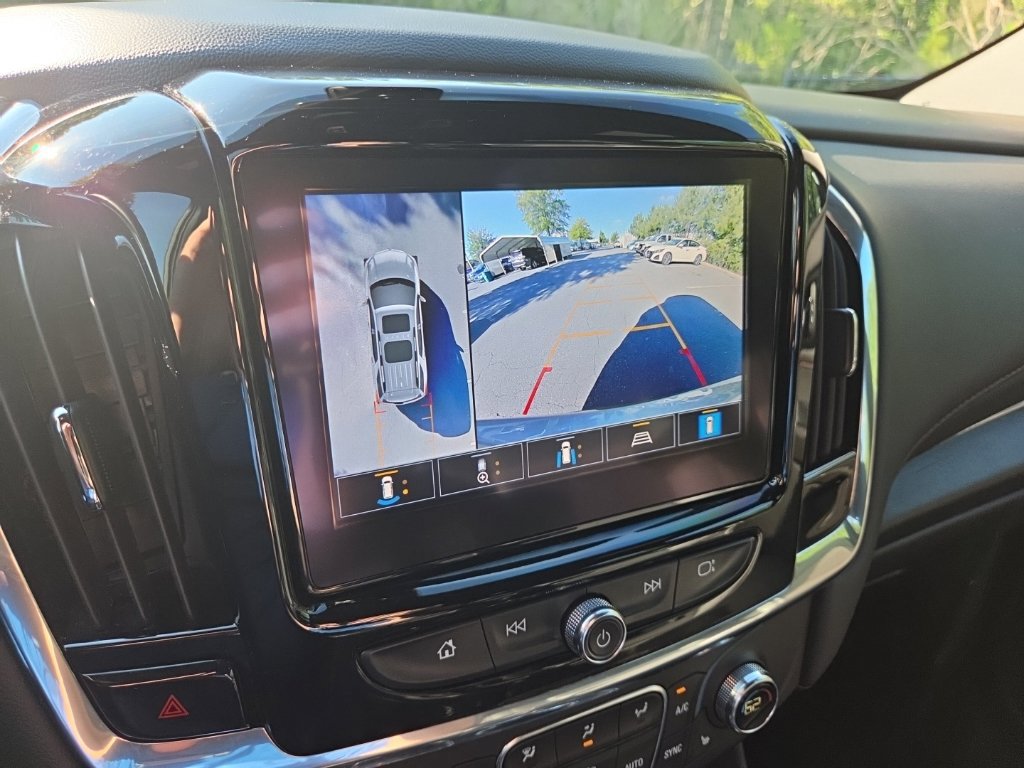 Used 2023 Chevrolet Traverse RS FWD image 22