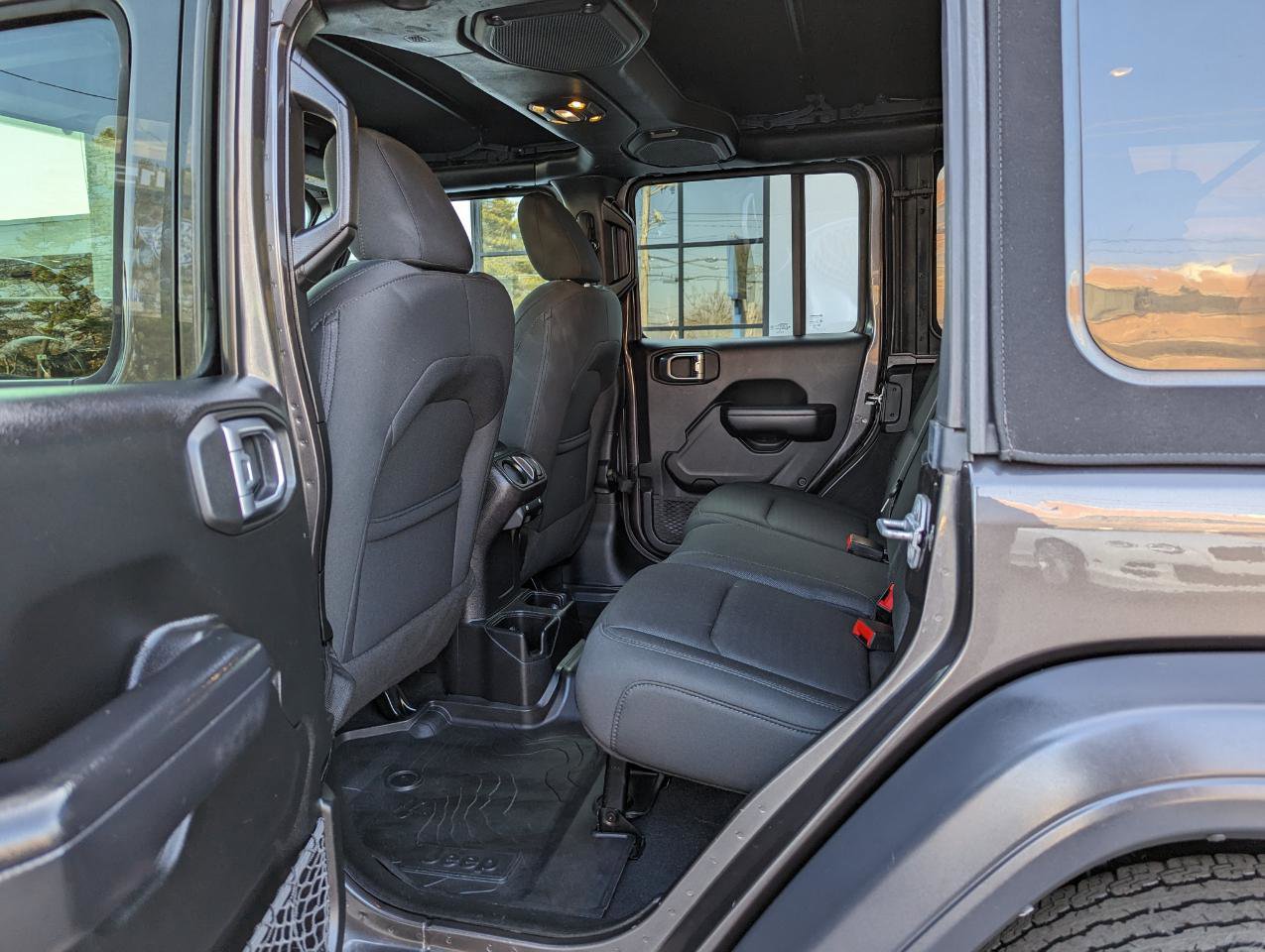 Used 2019 Jeep Wrangler Unlimited Sport S image 39