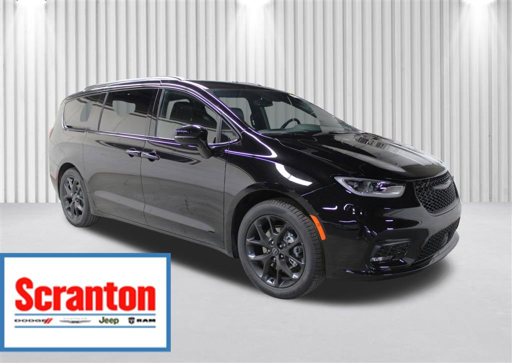 New 2026 Chrysler Pacifica Select w/ S Appearance Package