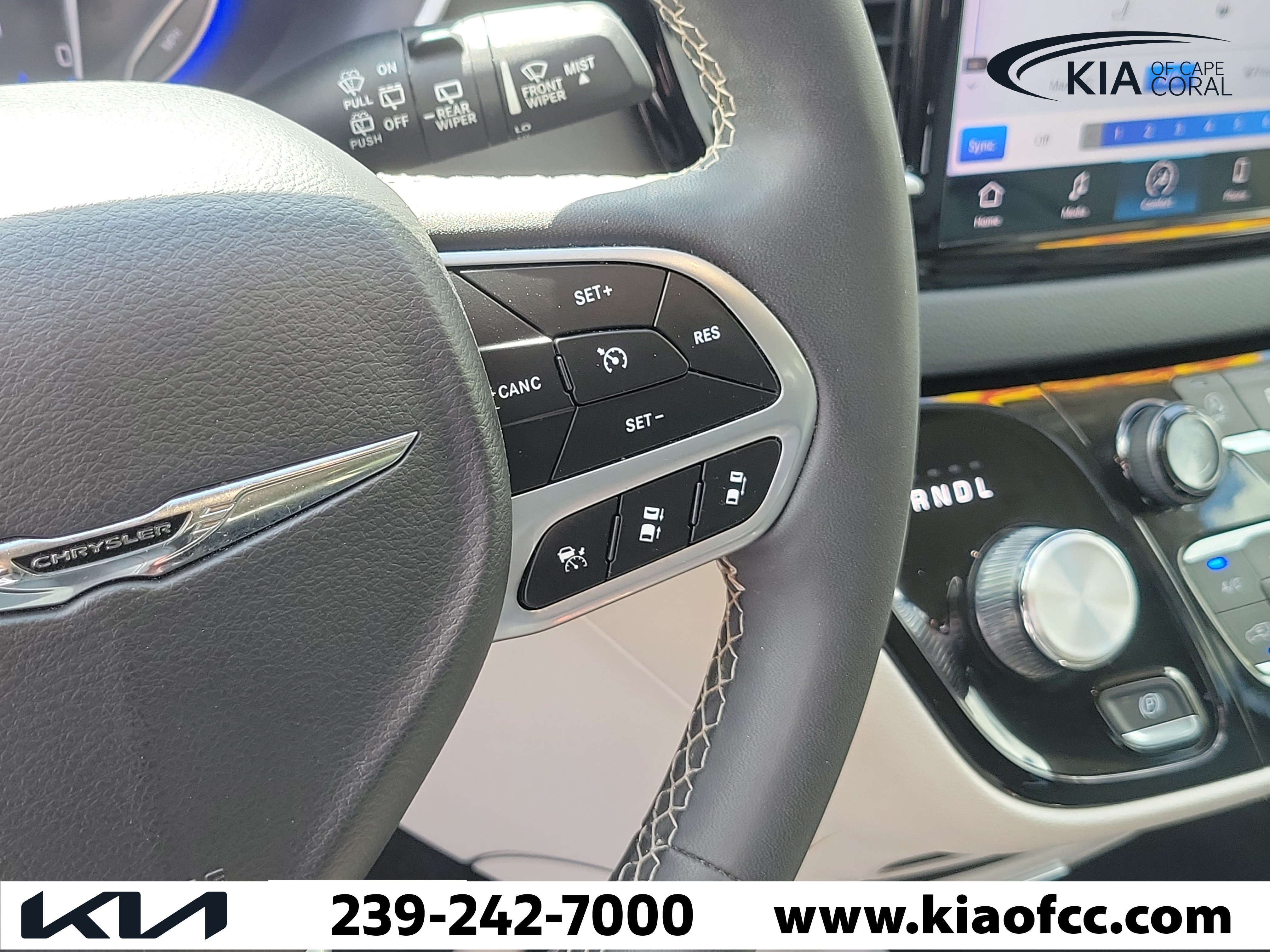Used 2024 Chrysler Pacifica Touring-L FWD image 27