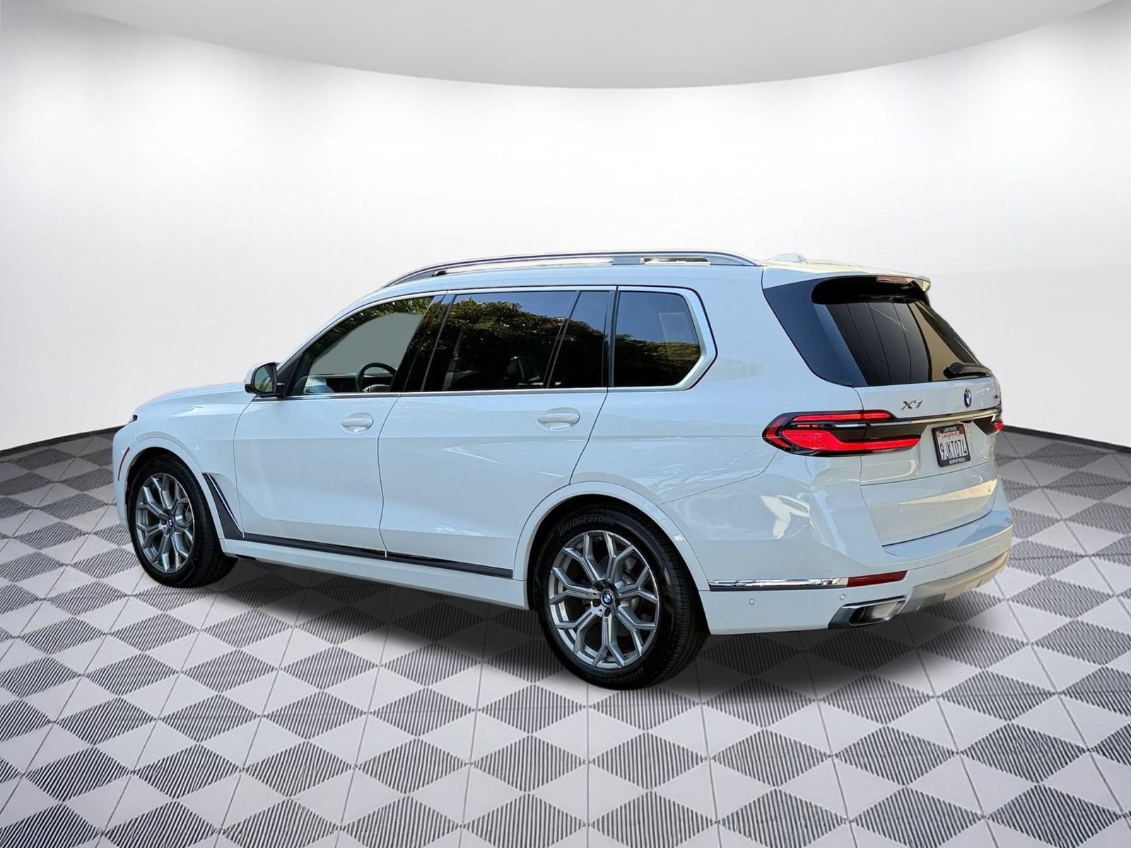 Used 2024 BMW X7 xDrive40i w/ Premium Package AWD/4WD image 3