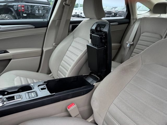 Used 2019 Ford Fusion SE FWD image 29