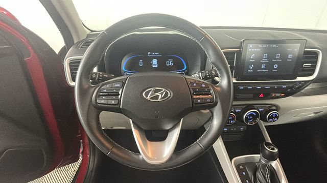 Used 2025 Hyundai Venue SEL FWD image 13