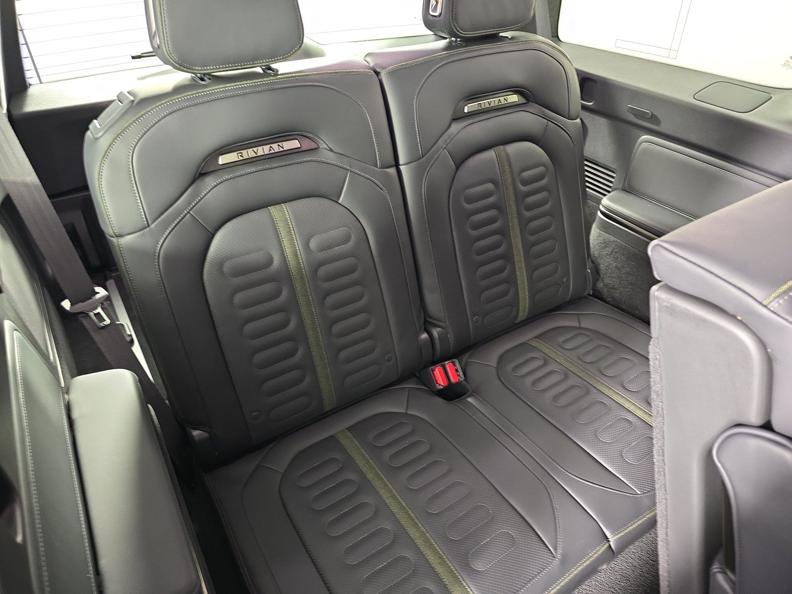 Used 2024 Rivian R1S Adventure AWD/4WD image 25