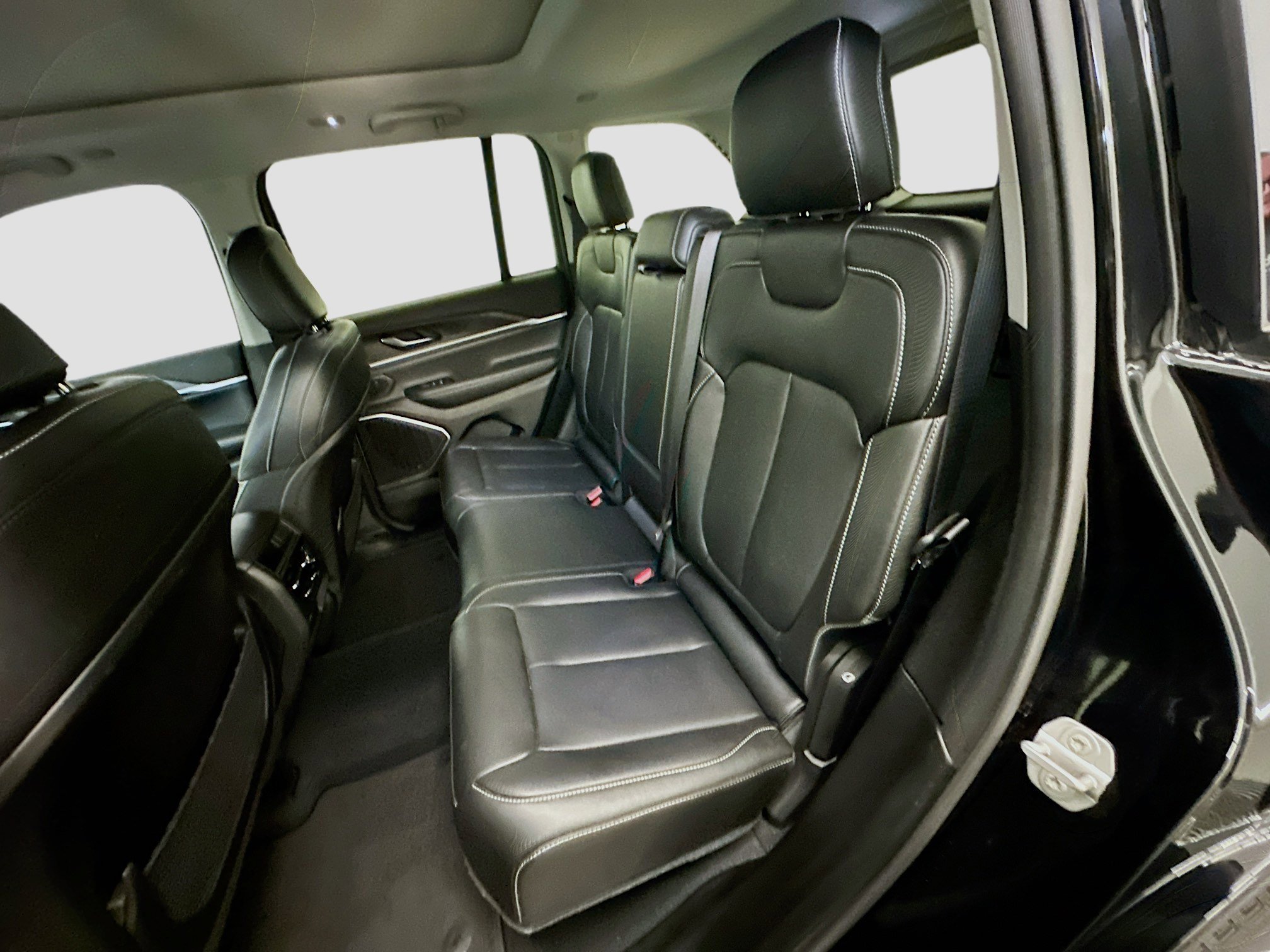 Used 2023 Jeep Grand Cherokee 4WD 4xe image 30