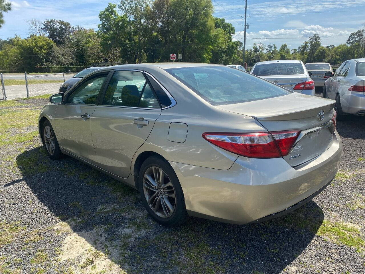 Used 2015 Toyota Camry SE image 6
