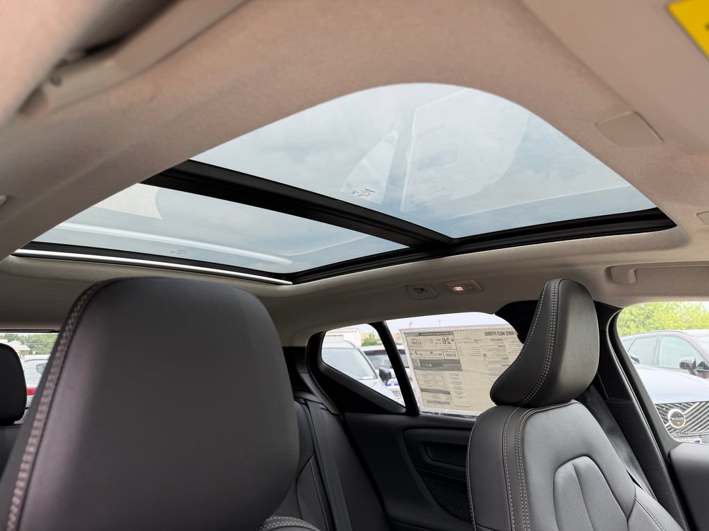 New 2026 Volvo XC40 B5 Core w/ Climate Package AWD/4WD image 10