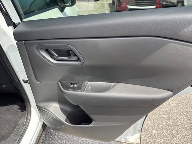 Used 2025 Nissan Rogue S FWD image 17