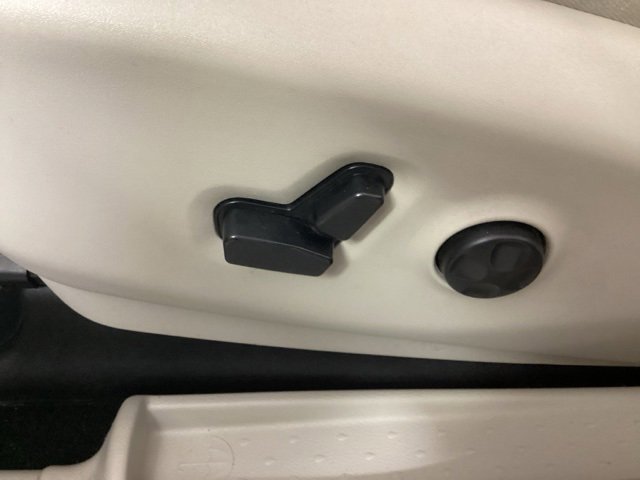 Used 2020 Chrysler Pacifica Touring-L image 13