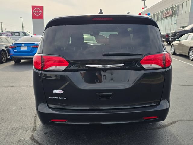 Used 2023 Chrysler Voyager LX FWD image 4