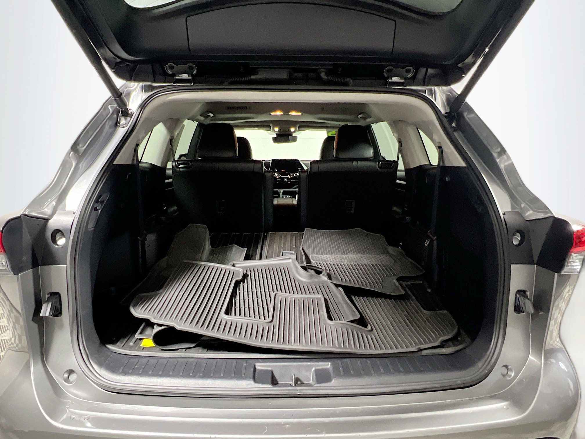 Used 2025 Toyota Highlander XLE image 34