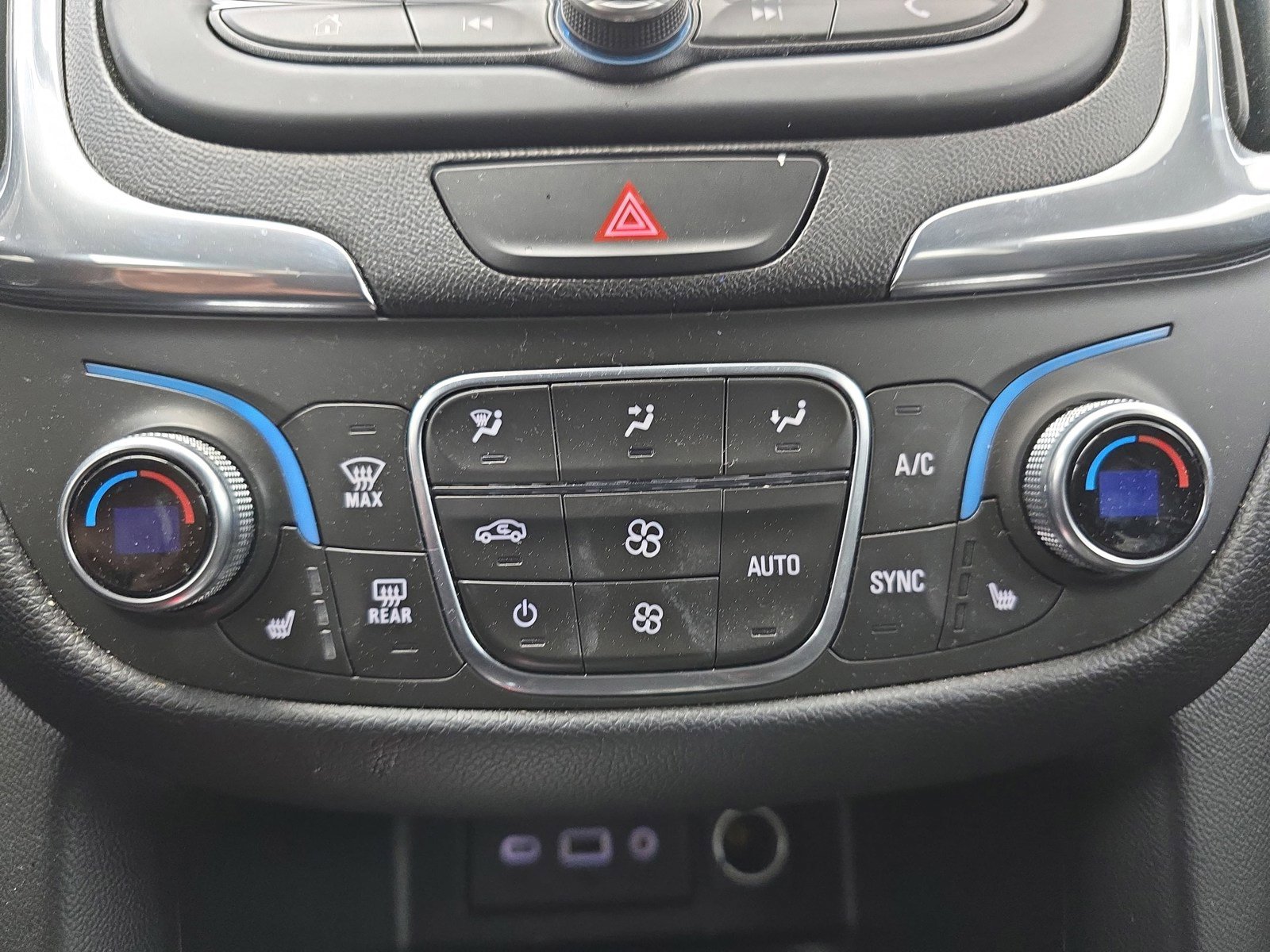 Used 2019 Chevrolet Equinox LT FWD image 28