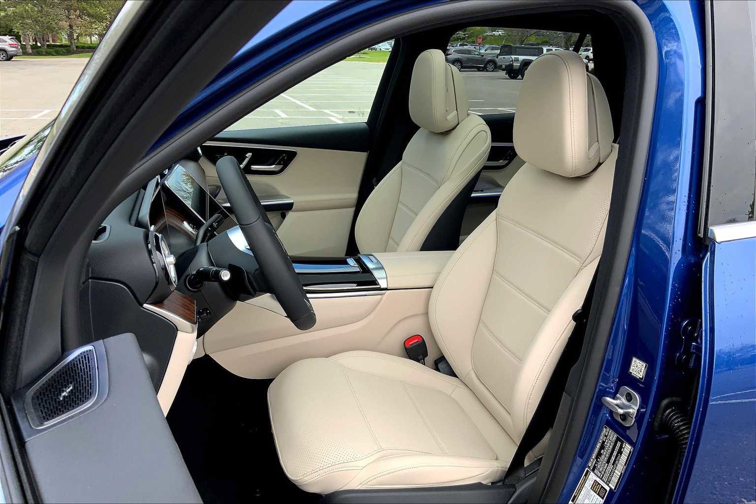 Certified 2025 Mercedes-Benz GLC 300 4MATIC image 12