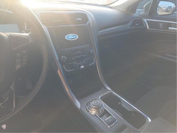 Used 2019 Ford Fusion SE FWD image 6