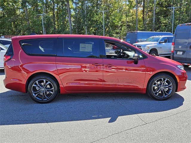 New 2026 Chrysler Pacifica Select image 13