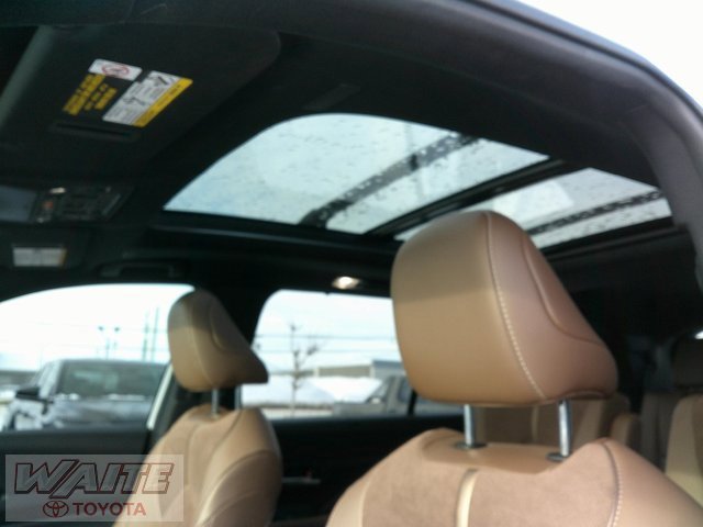 Used 2024 Toyota Grand Highlander AWD Hybrid image 27