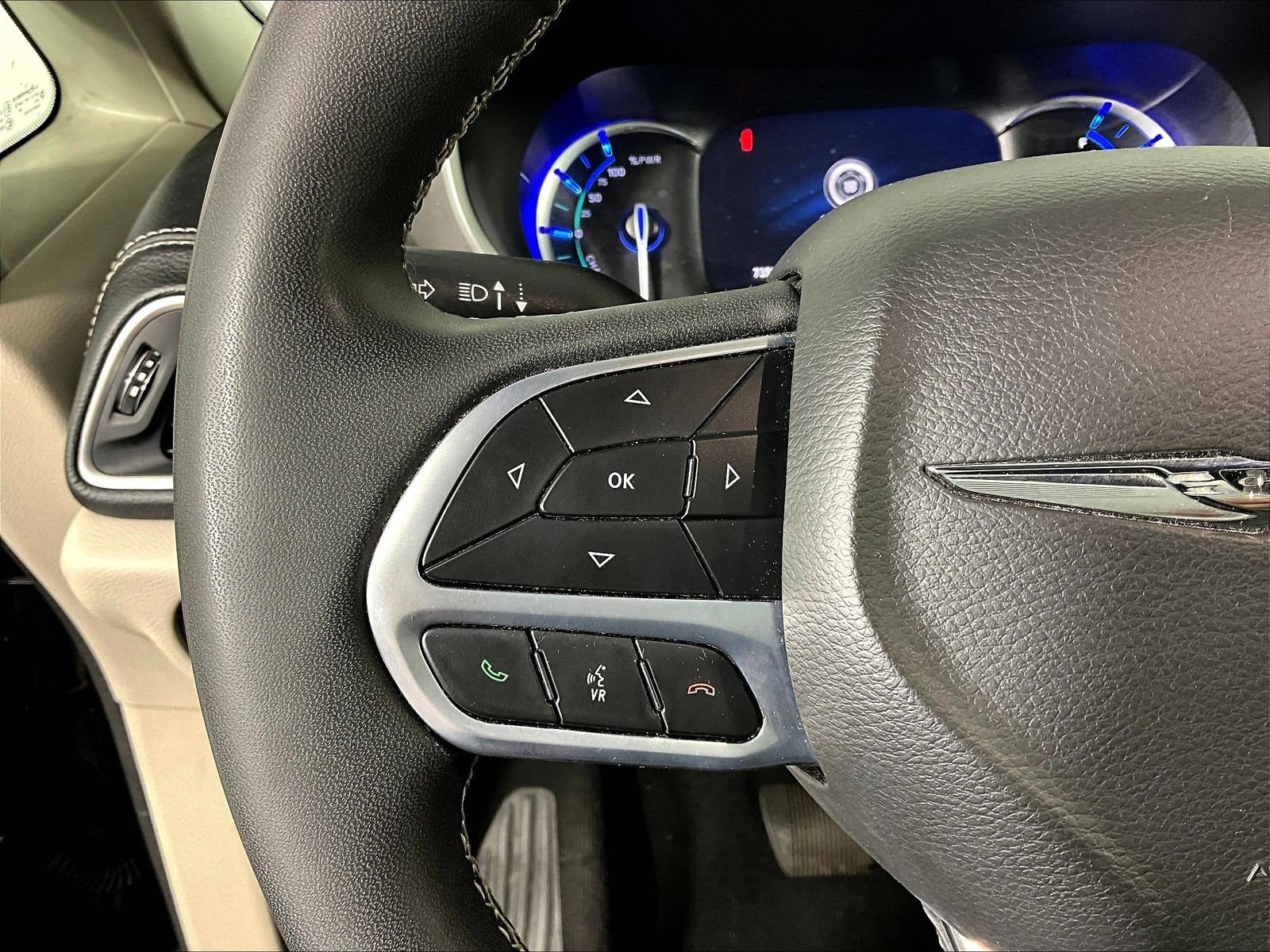 Used 2022 Chrysler Pacifica Touring-L FWD image 10