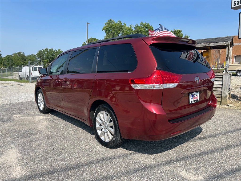 Used 2012 Toyota Sienna LE w/ Towing Pkg AWD/4WD image 3