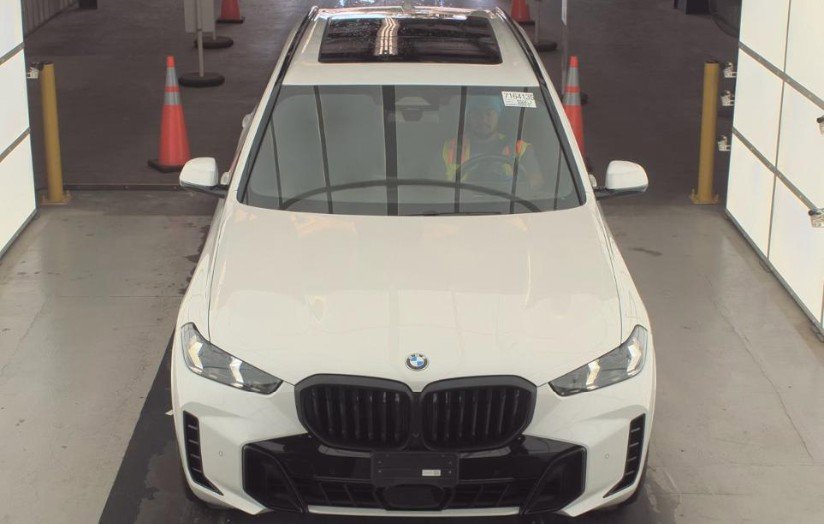 Used 2024 BMW X5 xDrive40i w/ M Sport Package image 2
