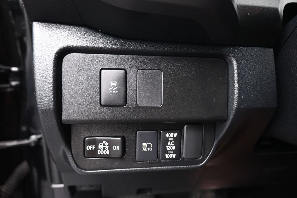 Used 2020 Toyota Tacoma TRD Off-Road w/ Technology Package AWD/4WD image 24